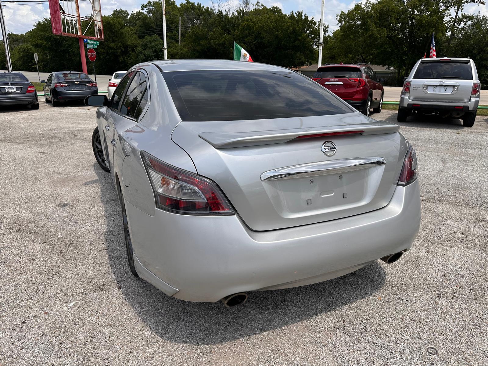 Auto First dealership photo 3