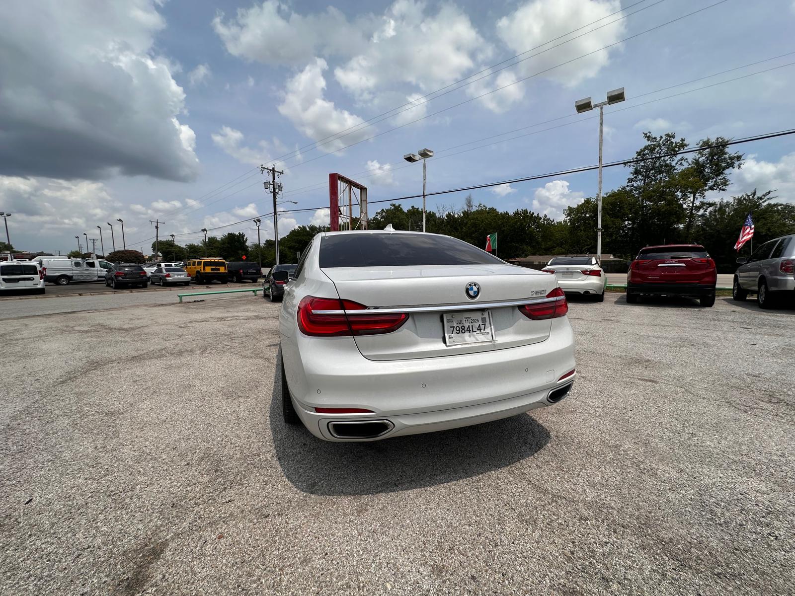 Auto First dealership photo 25